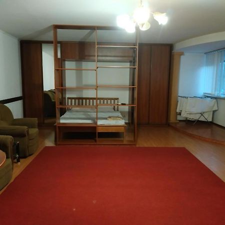 Nice Apartment Near Gulliver Kyiv Exterior photo